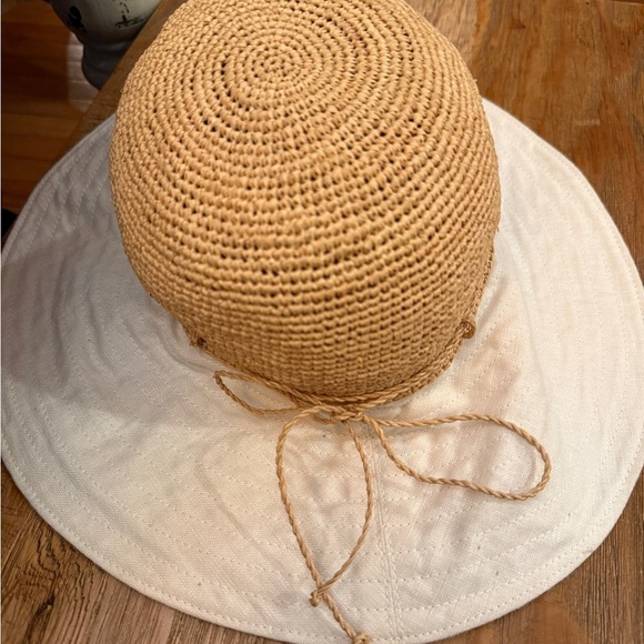 Helen Kaminski Tan White Wide Brim Sun Beach Gardening Hat Raffia Linen
